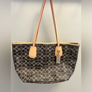Coach Signature Tote 👜